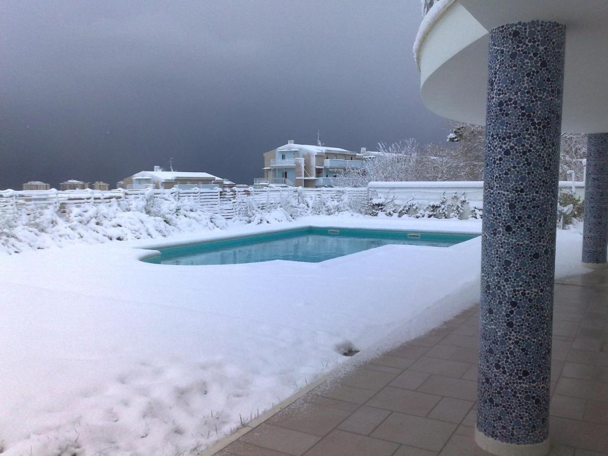 Hotel Just Blue Montesilvano Marina Exterior foto
